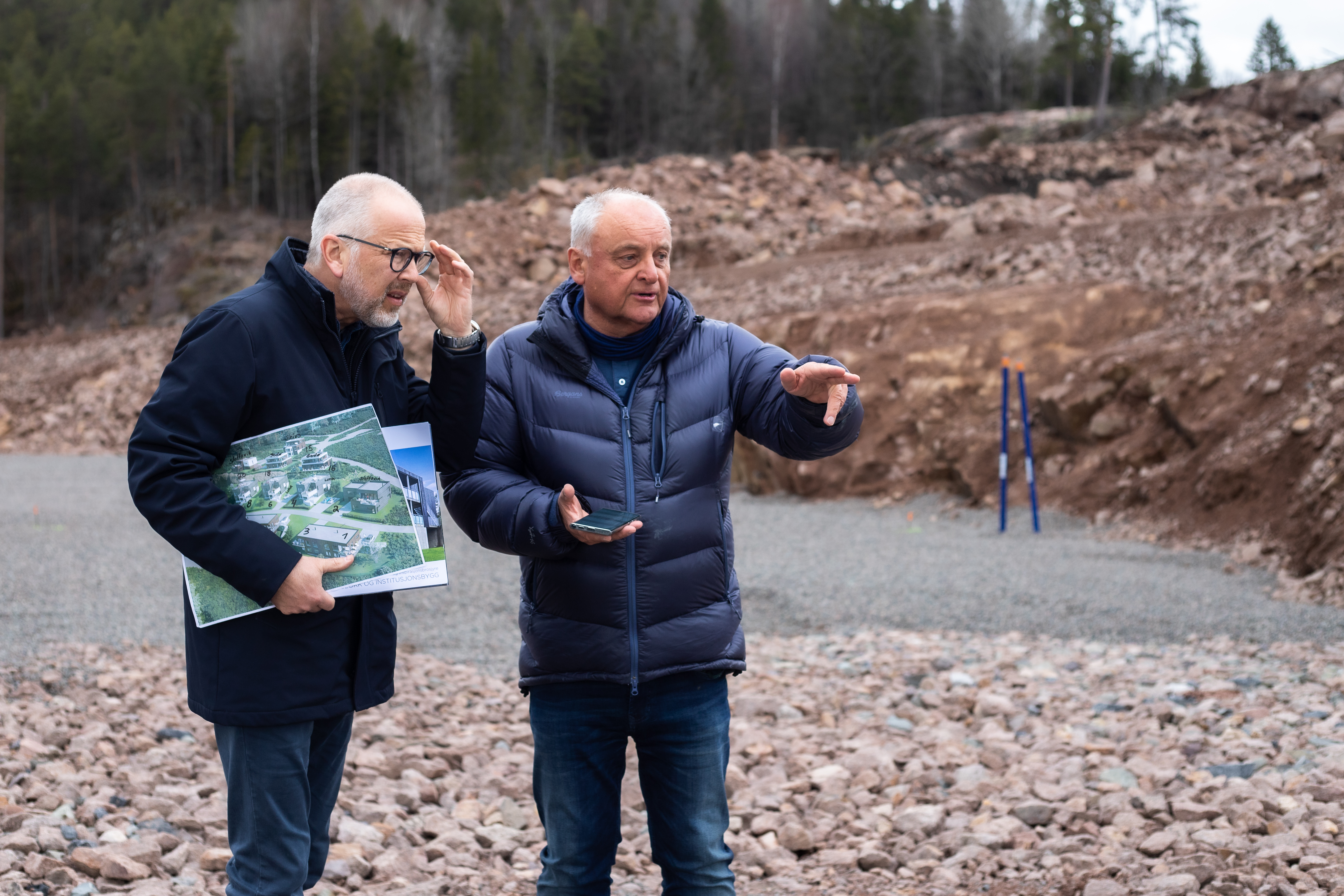 SPENNENDE PROSJEKT: Prosjektleder David Enok Nilsen i Byggmann Drammen (t.v.) og eiendomsutvikler Georg Orvedal gleder seg til boligfeltet Bjørndalåsen er ferdig. Det er allerede solgt seks boliger.